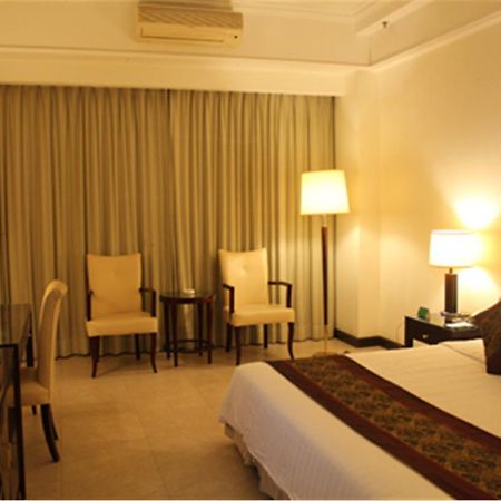 Clifford Golden Lake Hotel Фошань Екстер'єр фото
